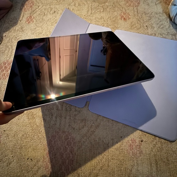 iPad Air 13-inch (M2) - Picture 8 of 9